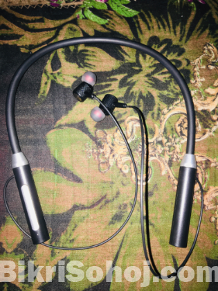 Nickband Bluetooth earphone